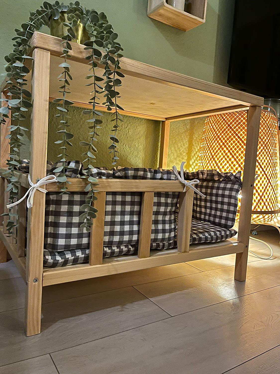 Hundebett aus Massivholz Buche mit grauem Kissen und Randpolsterung, 70x50 cm, modernes Katzenbett aus Naturholz